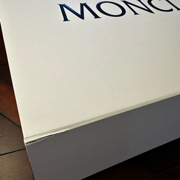 Authentic Moncler XL  paper gift box with ribbon - Picture 5 of 8